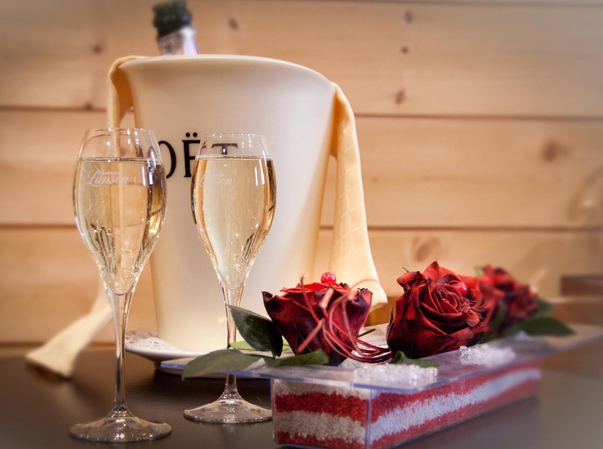 Hotel - Restaurant - Bar - Le Sapin Fleuri Bourg-dʼOueil 外观 照片